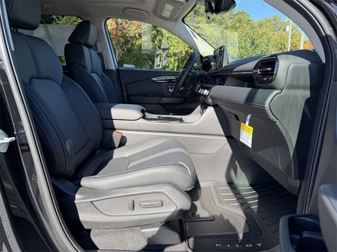 New 2025 Honda Pilot Touring image 23