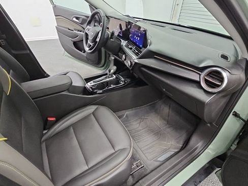 Used 2025 Chevrolet Trax ACTIV w/ Sunroof Package FWD image 36