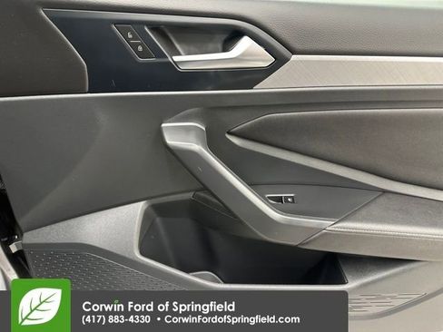 Used 2024 Volkswagen Jetta SE w/ Panoramic Sunroof Package image 8