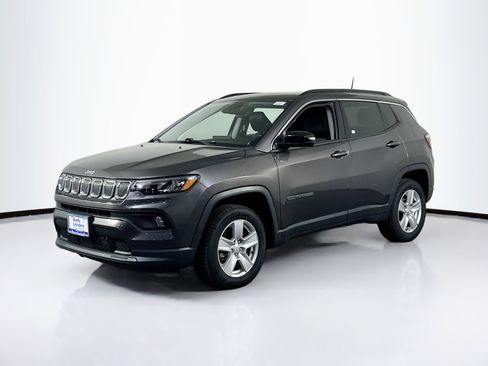 Used 2022 Jeep Compass Latitude w/ Sun and Sound Group AWD/4WD image 1