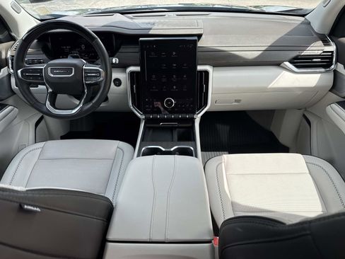 Used 2025 GMC Acadia Denali w/ Super Cruise Package FWD image 27