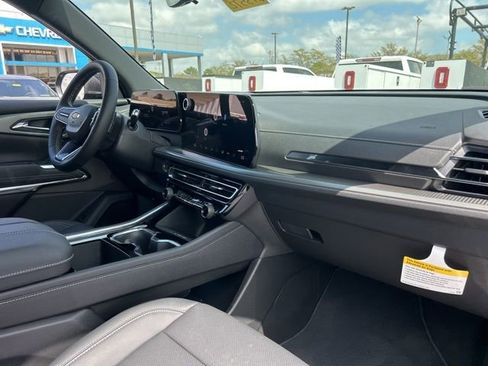 New 2026 Chevrolet Traverse LT w/ Sun and Wheel Package FWD image 35