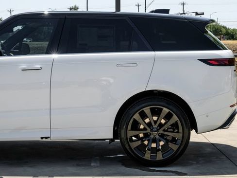 New 2026 Land Rover Range Rover Sport Dynamic SE AWD/4WD image 16