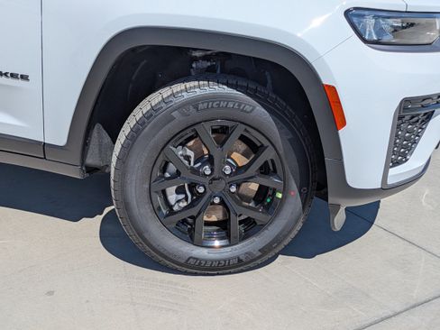 New 2026 Jeep Grand Cherokee L 2WD image 9