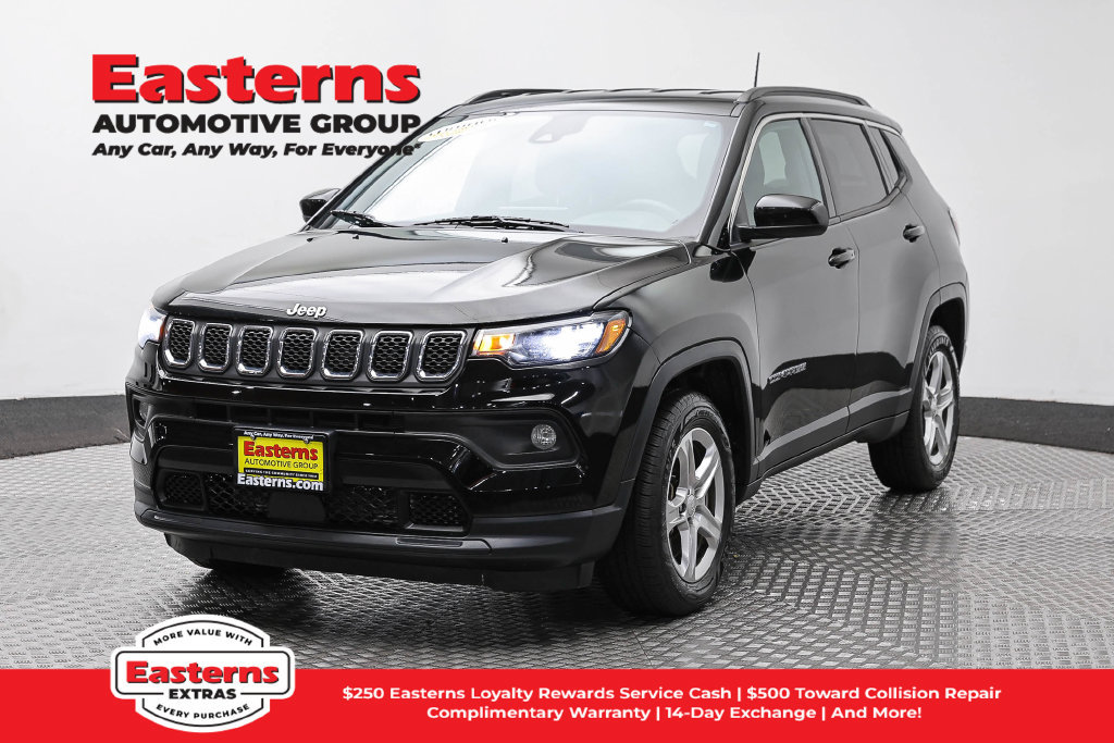 Used 2024 Jeep Compass Latitude AWD/4WD image 1