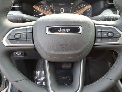 Used 2025 Jeep Compass Limited image 14