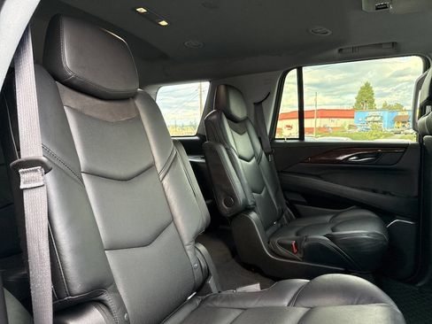 Used 2016 Cadillac Escalade Premium image 24