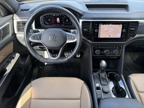 Used 2022 Volkswagen Atlas Cross Sport SEL R-Line AWD/4WD image 16
