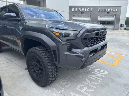 Used 2025 Toyota Tacoma SR5 AWD/4WD image 4