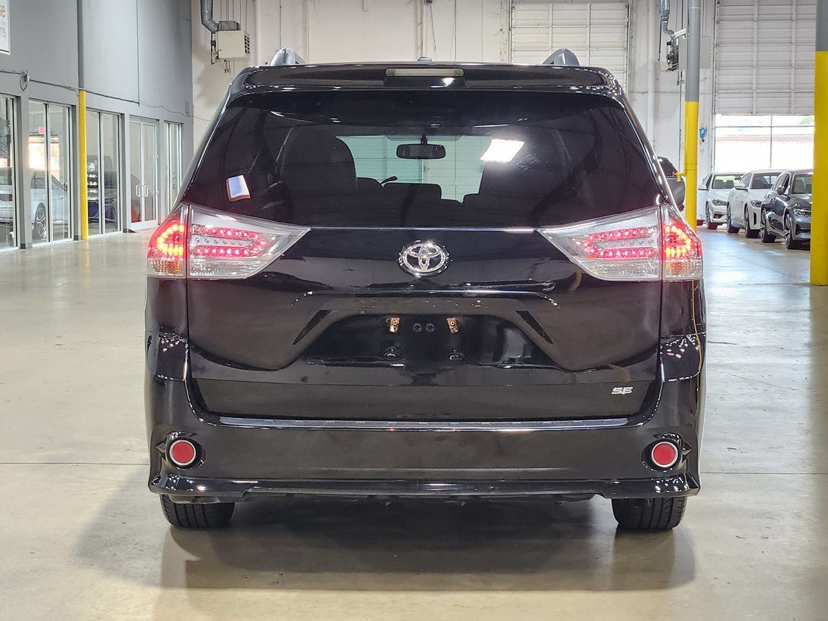 Used 2017 Toyota Sienna SE FWD image 8