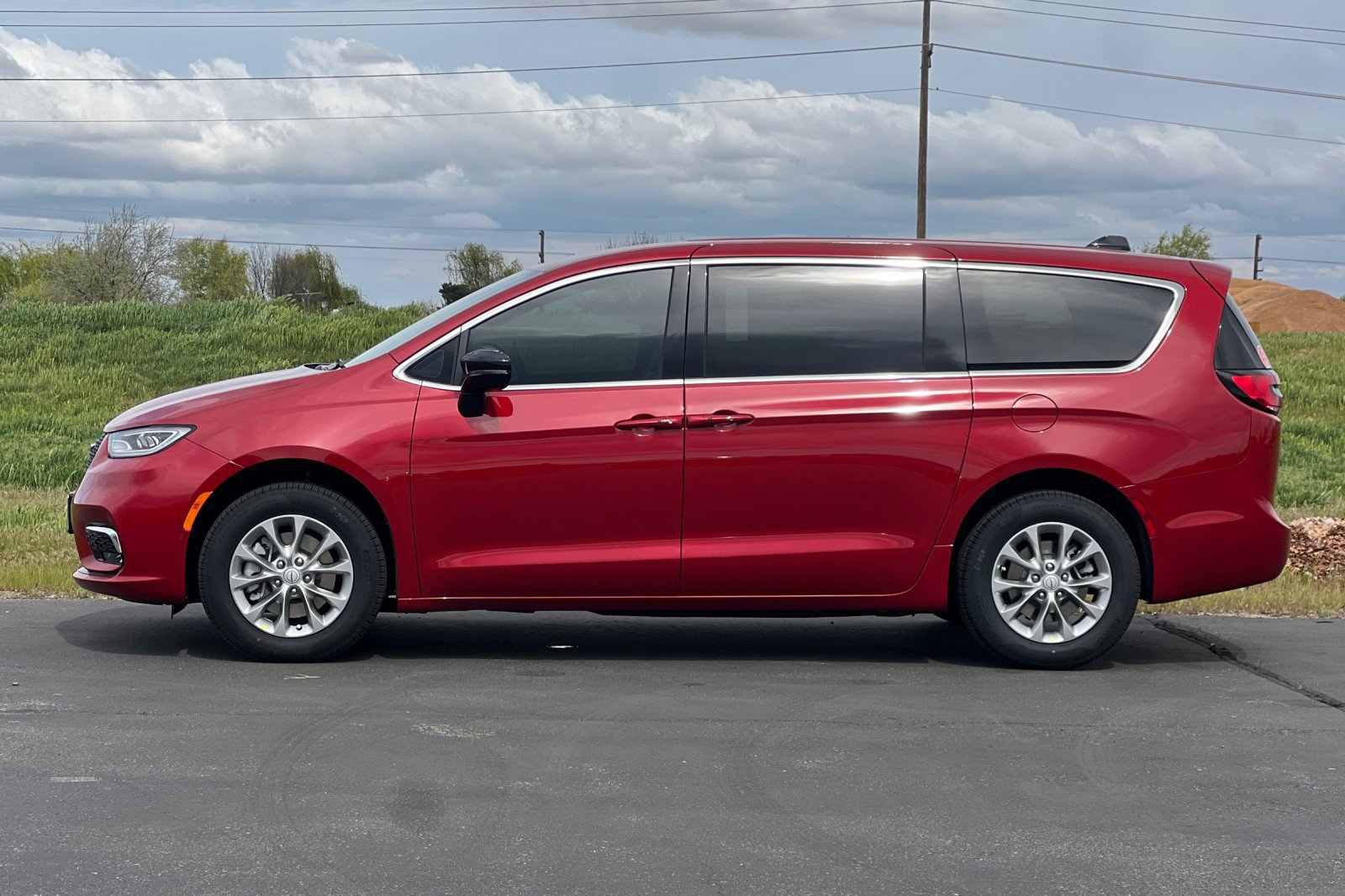 New 2026 Chrysler Pacifica Select AWD/4WD image 13