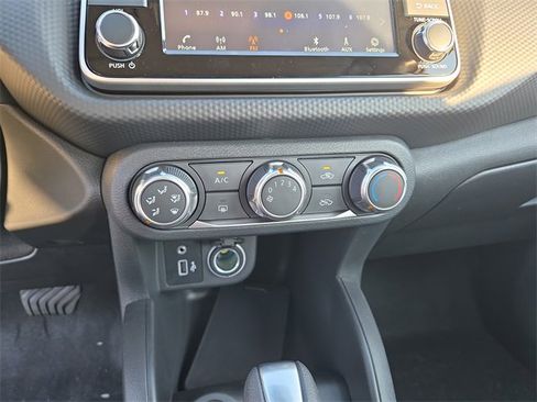 New 2025 Nissan Kicks Play S image 27
