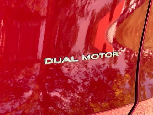 Used 2024 Tesla Model Y Long Range AWD/4WD image 4