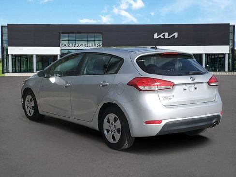 Used 2017 Kia Forte LX image 3
