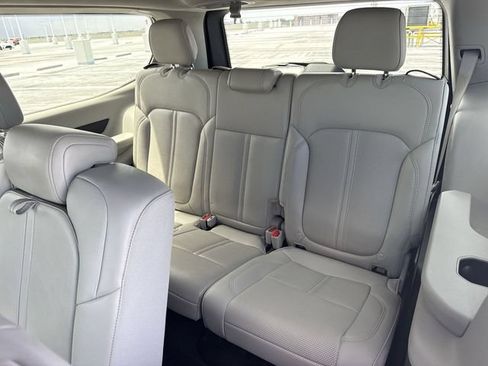 Used 2024 Jeep Wagoneer Series II w/ Flexible Seating Group AWD/4WD image 24