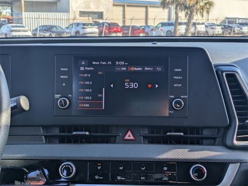 Used 2024 Kia Sportage LX image 17