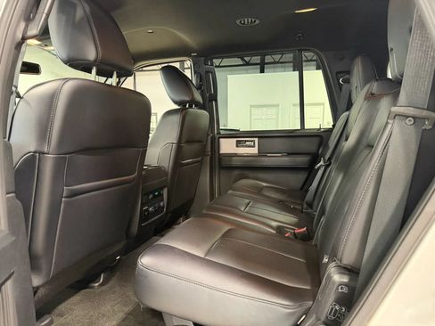 Used 2017 Ford Expedition XLT w/ Equipment Group 202A AWD/4WD image 26