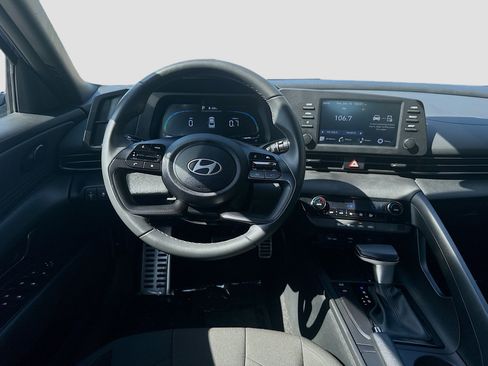 Used 2025 Hyundai Elantra Sport FWD image 18