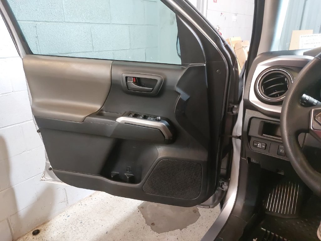 Used 2018 Toyota Tacoma SR5 RWD image 26