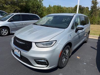 Used 2023 Chrysler Pacifica Limited