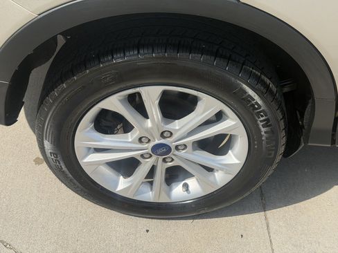 Used 2017 Ford Escape SE FWD image 12