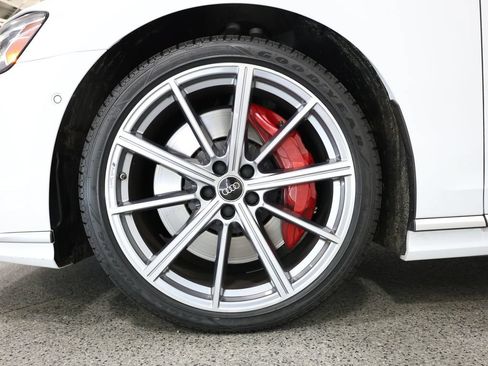 Used 2023 Audi S8 w/ S8 Comfort Plus Package AWD/4WD image 5