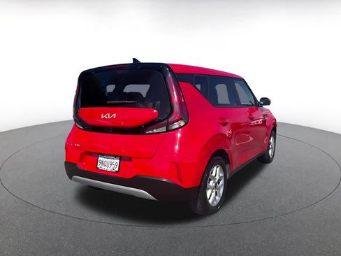 Used 2025 Kia Soul LX w/ LX Technology Package FWD image 12
