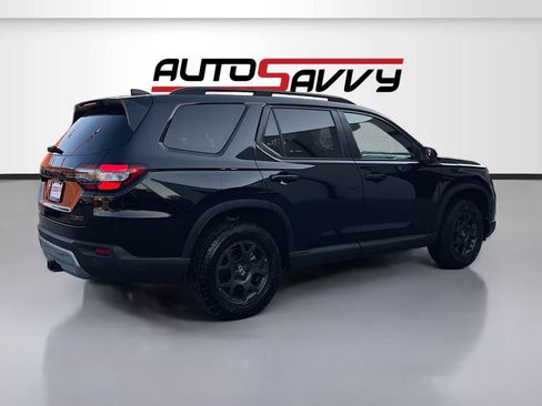 Used 2025 Honda Pilot TrailSport image 7