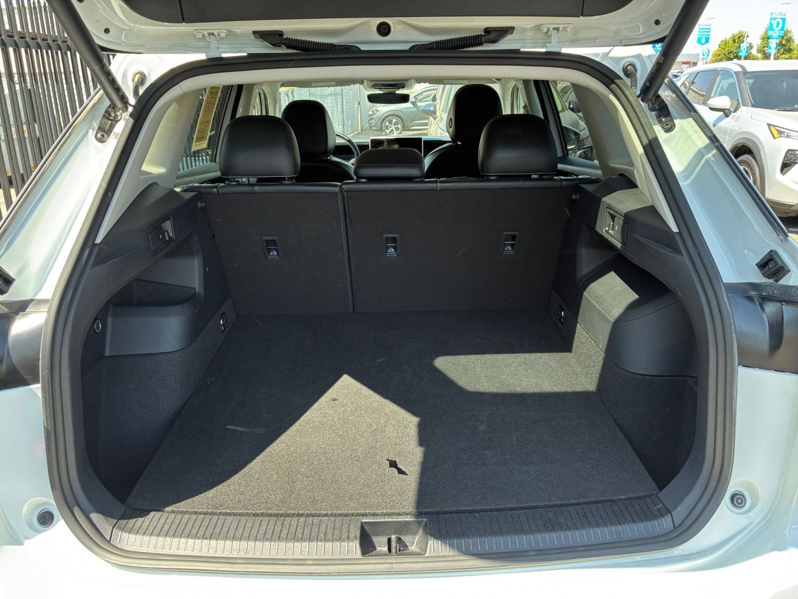 Used 2026 Volkswagen Tiguan SE FWD image 32