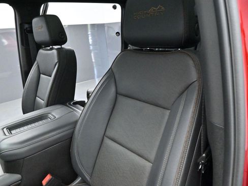 Used 2024 Chevrolet Suburban High Country AWD/4WD image 17