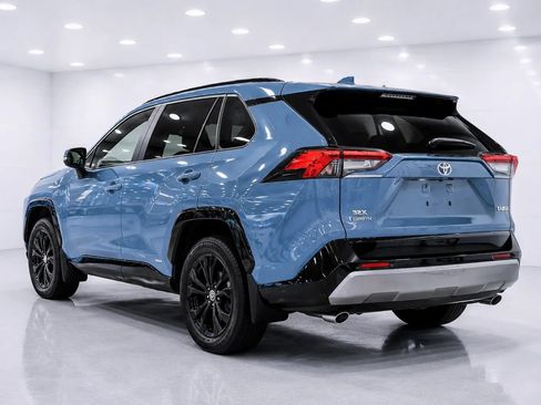 Used 2022 Toyota RAV4 SE w/ Convenience Package AWD/4WD image 3