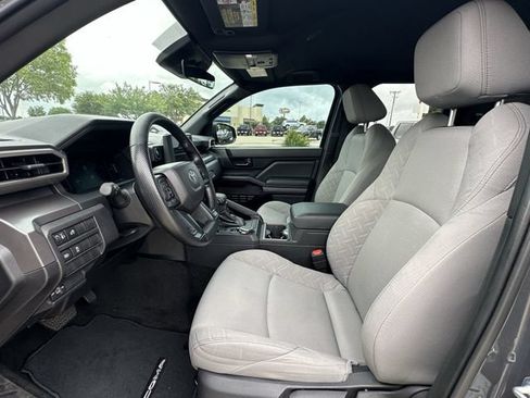 Certified 2025 Toyota Tacoma SR5 AWD/4WD image 26
