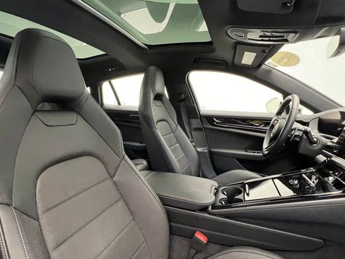 Used 2024 Porsche Panamera image 18