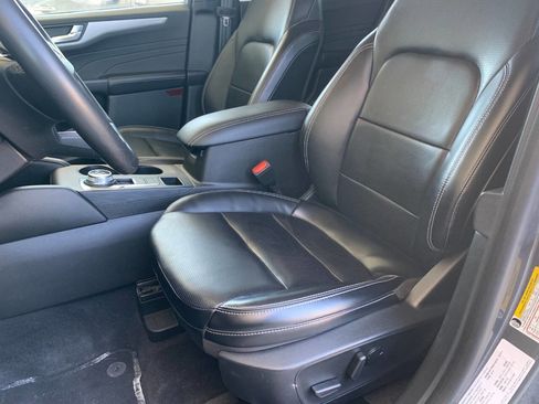 Used 2024 Ford Escape Platinum AWD/4WD image 2