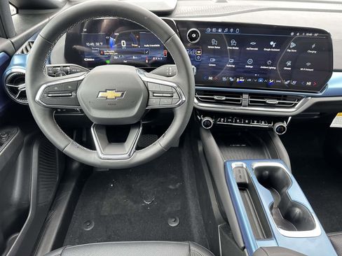 New 2026 Chevrolet Equinox EV LT image 8