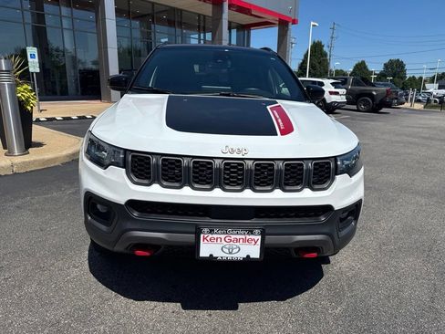 Used 2025 Jeep Compass Trailhawk AWD/4WD image 10