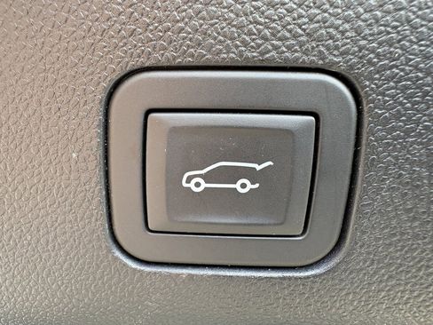 Used 2025 Chevrolet Tahoe Z71 w/ Z71 Off-Road Package image 18