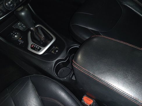 Used 2015 Jeep Cherokee Trailhawk w/ Comfort/Convenience Group AWD/4WD image 26