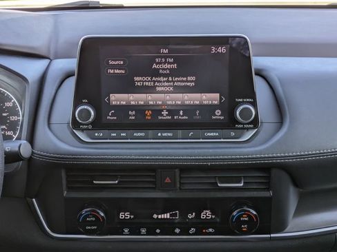 Used 2023 Nissan Rogue SV image 19