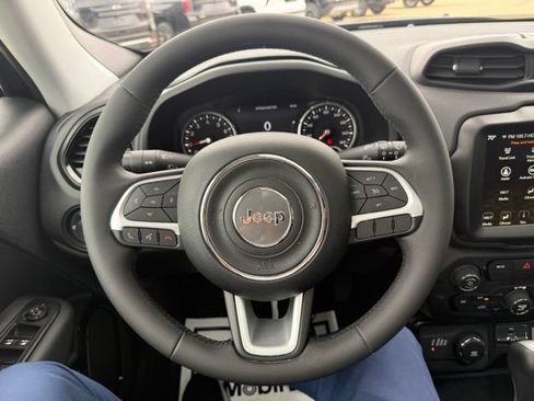 Used 2023 Jeep Renegade Altitude w/ Sun/Sound Group AWD/4WD image 19