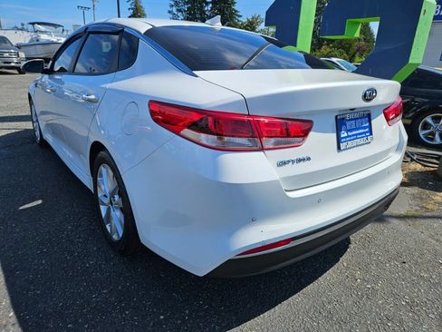 Used 2018 Kia Optima LX w/ 17" Alloy Wheels Package FWD image 3