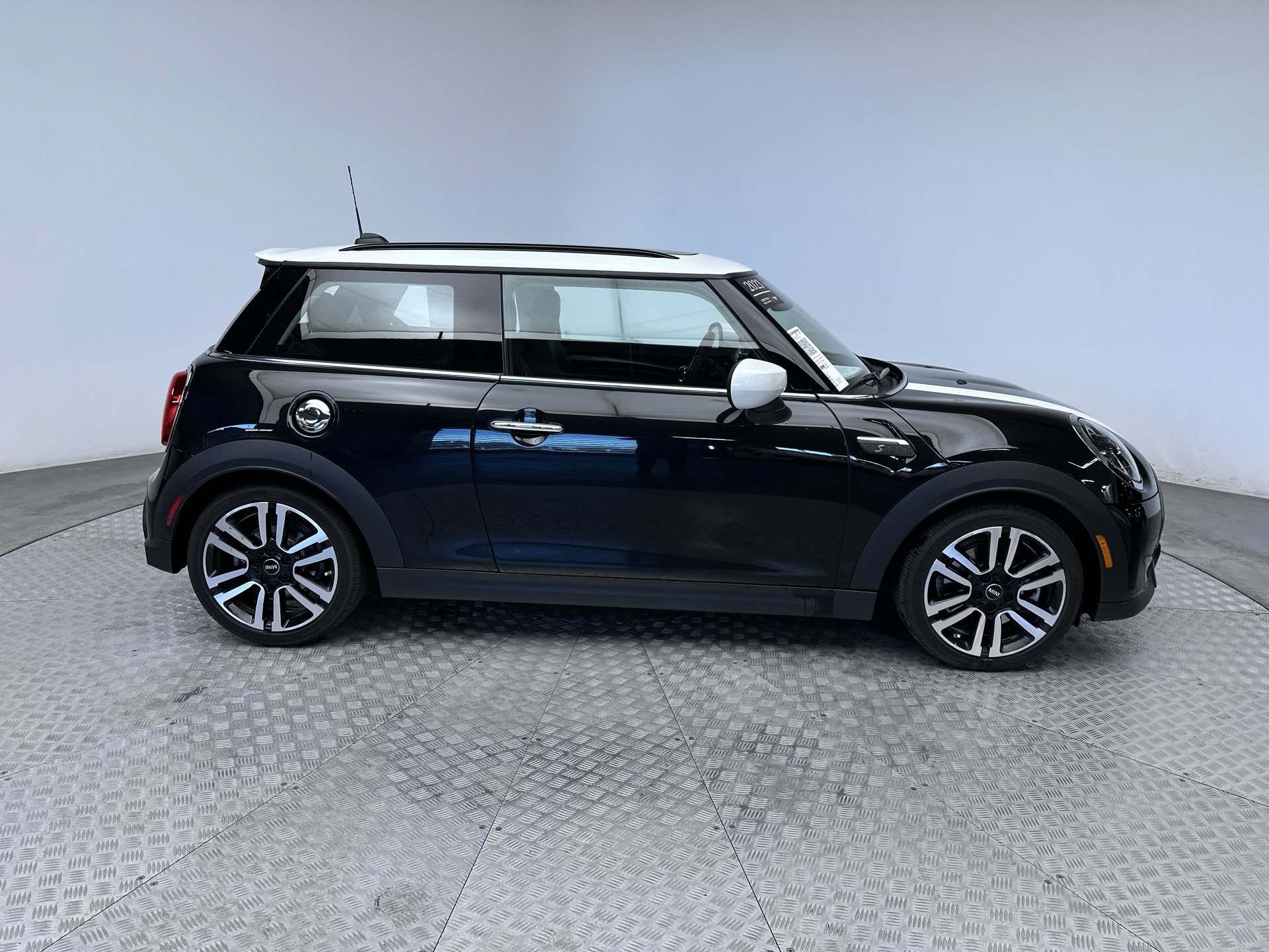 Used 2023 MINI Cooper S FWD image 10