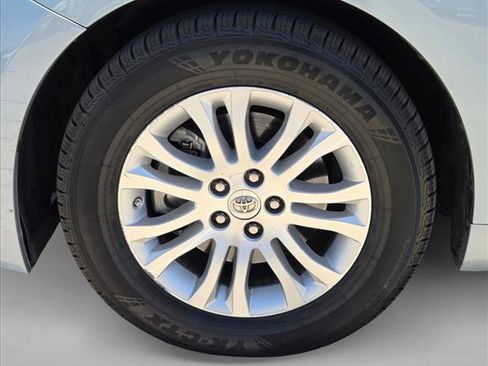 Used 2015 Toyota Sienna XLE w/ XLE Navigation Package FWD image 23