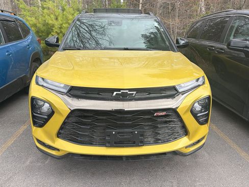 Used 2023 Chevrolet TrailBlazer RS w/ Sun and Liftgate Package AWD/4WD image 2
