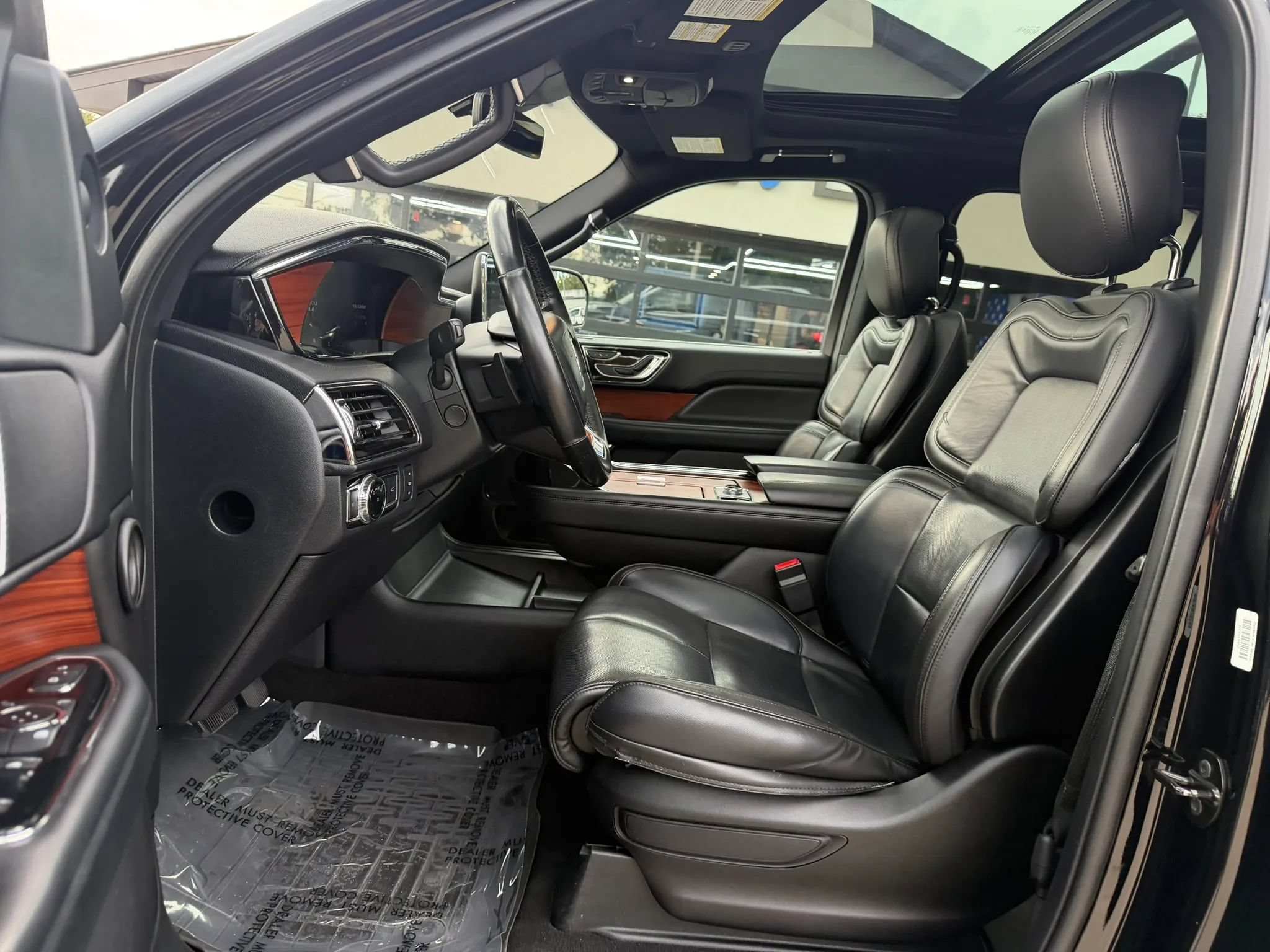 Used 2018 Lincoln Navigator Select w/ Technology Package AWD/4WD image 15