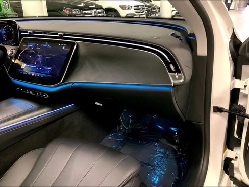 Used 2025 Mercedes-Benz E 350 Sedan image 17