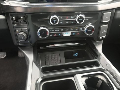 New 2026 Ford F250 Lariat w/ Black Appearance Package AWD/4WD image 9