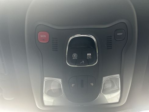 Used 2022 Jeep Renegade Altitude w/ Sun/Sound Group AWD/4WD image 19