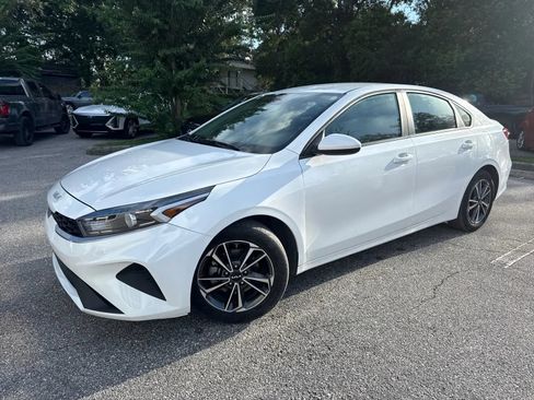 Used 2023 Kia Forte LXS FWD image 3