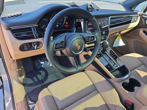 New 2026 Porsche Macan image 4